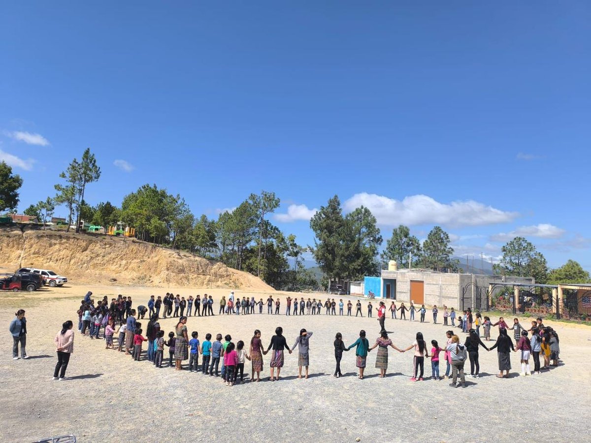 CruzRojaGT (@cruzrojagt_) on Twitter photo ⛑️ #CruzRojaGT capacitó a estudiantes, docentes y COLRED sobre evacuación y señalización de emergencias en Escuela de Cecilia de Cunén, El Quiché, para fortalecer sus capacidades de respuesta ante desastres, con el apoyo de <a href="/RedCross/">American Red Cross</a>
No Podemos Parar, Afuera Nos Necesitan ⛑️ #CruzRojaGT capacitó a estudiantes, docentes y COLRED sobre evacuación y señalización de emergencias en Escuela de Cecilia de Cunén, El Quiché, para fortalecer sus capacidades de respuesta ante desastres, con el apoyo de <a href="/RedCross/">American Red Cross</a>
No Podemos Parar, Afuera Nos Necesitan