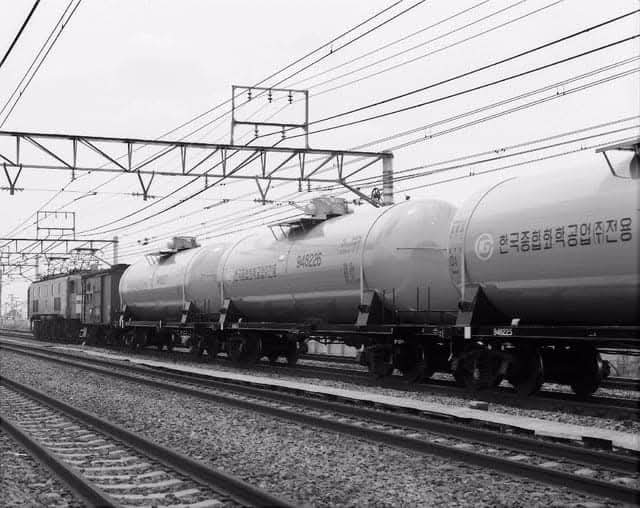 ak7193907's tweet photo. #二度と撮れない画像を貼れ
EF58牽引甲種輸送
この日は韓国向けタンク車 https://t.co/LQa871Pweq