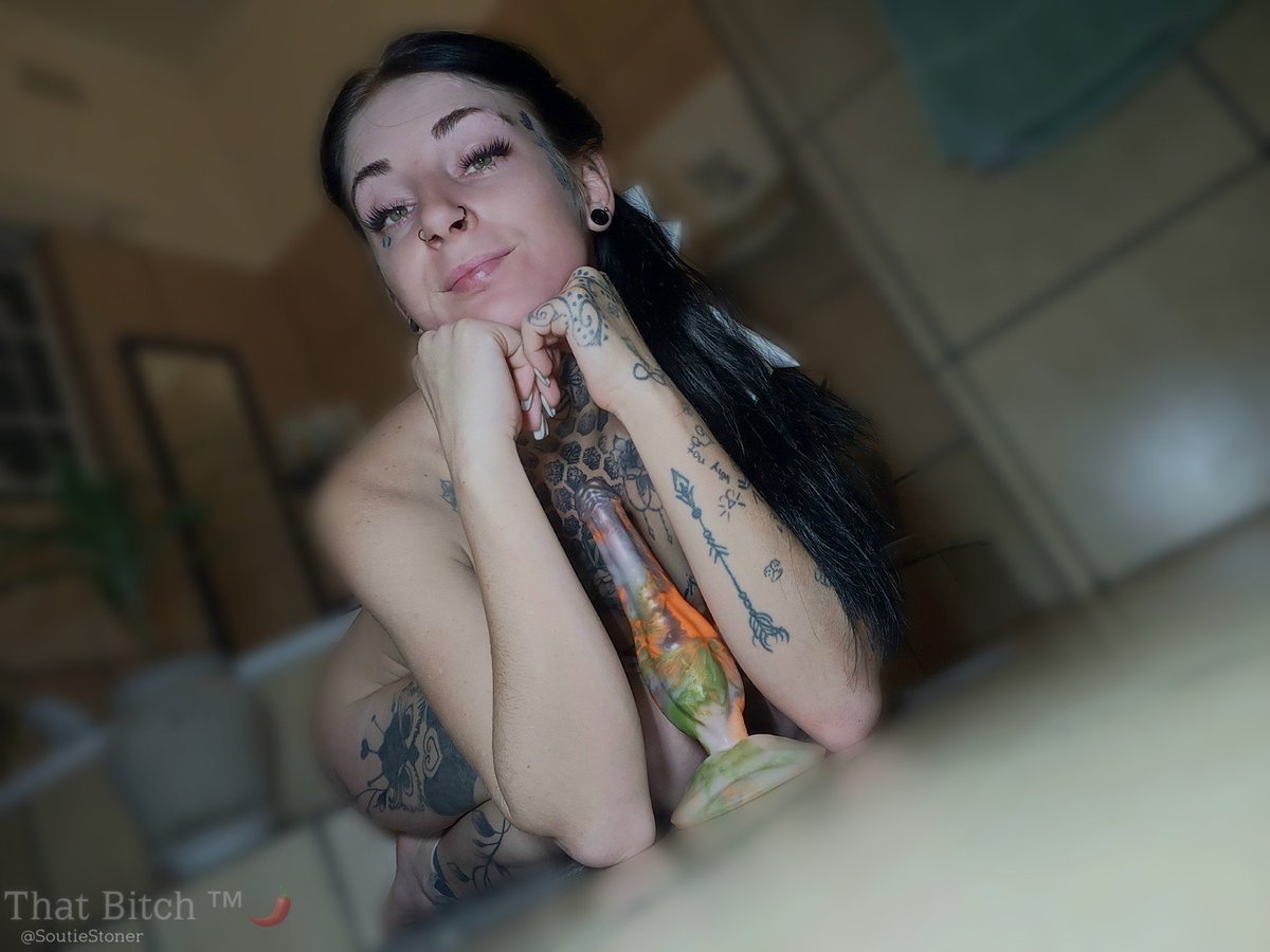SoutieStoner's tweet photo. Play nice? Not in my vocabulary 😈
@ExoticFantasySA feeds my filthy side and you get front row seats on OnlyFans 🔥 https://t.co/eimiKCAIz2