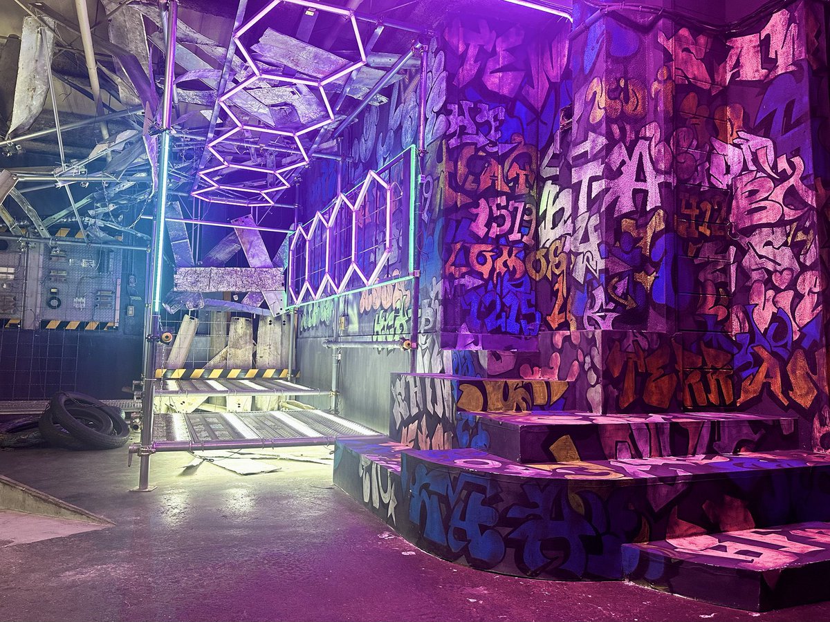 埼京線板橋駅徒歩約10分
撮影スタジオ【aiRoute△Delta】✨
廃墟ブースを中心に展開しております
現在土日祝平日にてシェアイベントを開催中！
貸切撮影も出来ます🙆‍♀️
#コスプレイヤーさんと繫がりたい 
#カメラマンさんと繫がりたい 
#中華ブース
#LED 
#シェアスタジオ