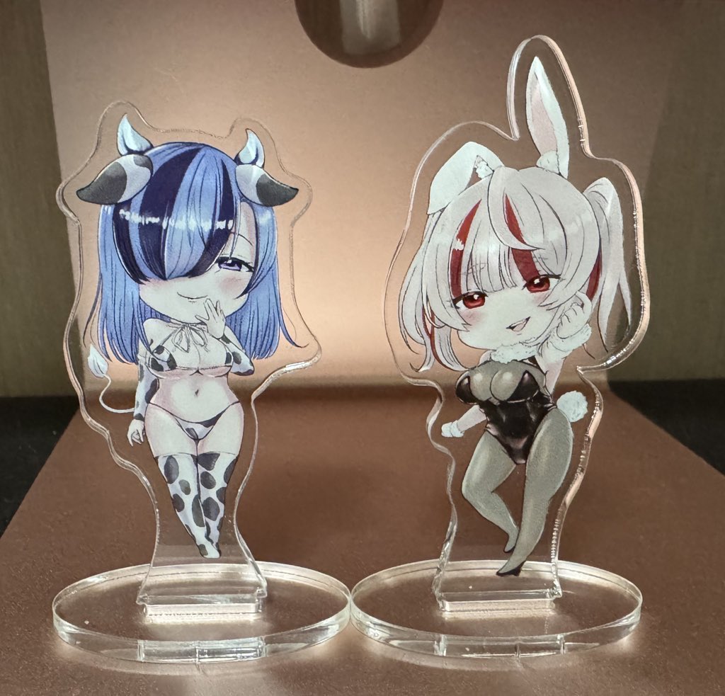 shinonomekfk's tweet photo. アクスタ、ショッパー、漫画背表紙のイラストはあみタイツさん(@ami_tights )に執筆頂いてます！

本日売り子もして頂いてます！ https://t.co/oDJ4InmgL9
