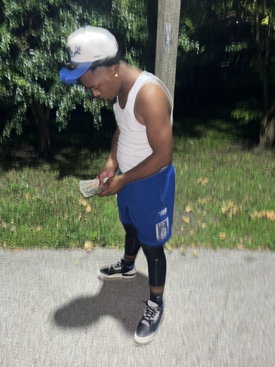 Mr44644's tweet photo. Would u fuck me ?🫣 #ChicagoIL  #Repost #ChicagoFreaks https://t.co/xrtiA9uJWX