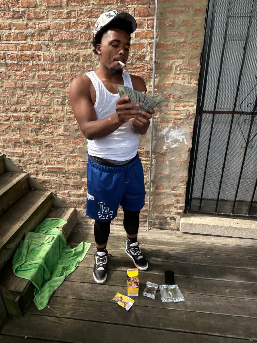 Mr44644's tweet photo. Would u fuck me ?🫣 #ChicagoIL  #Repost #ChicagoFreaks https://t.co/xrtiA9uJWX