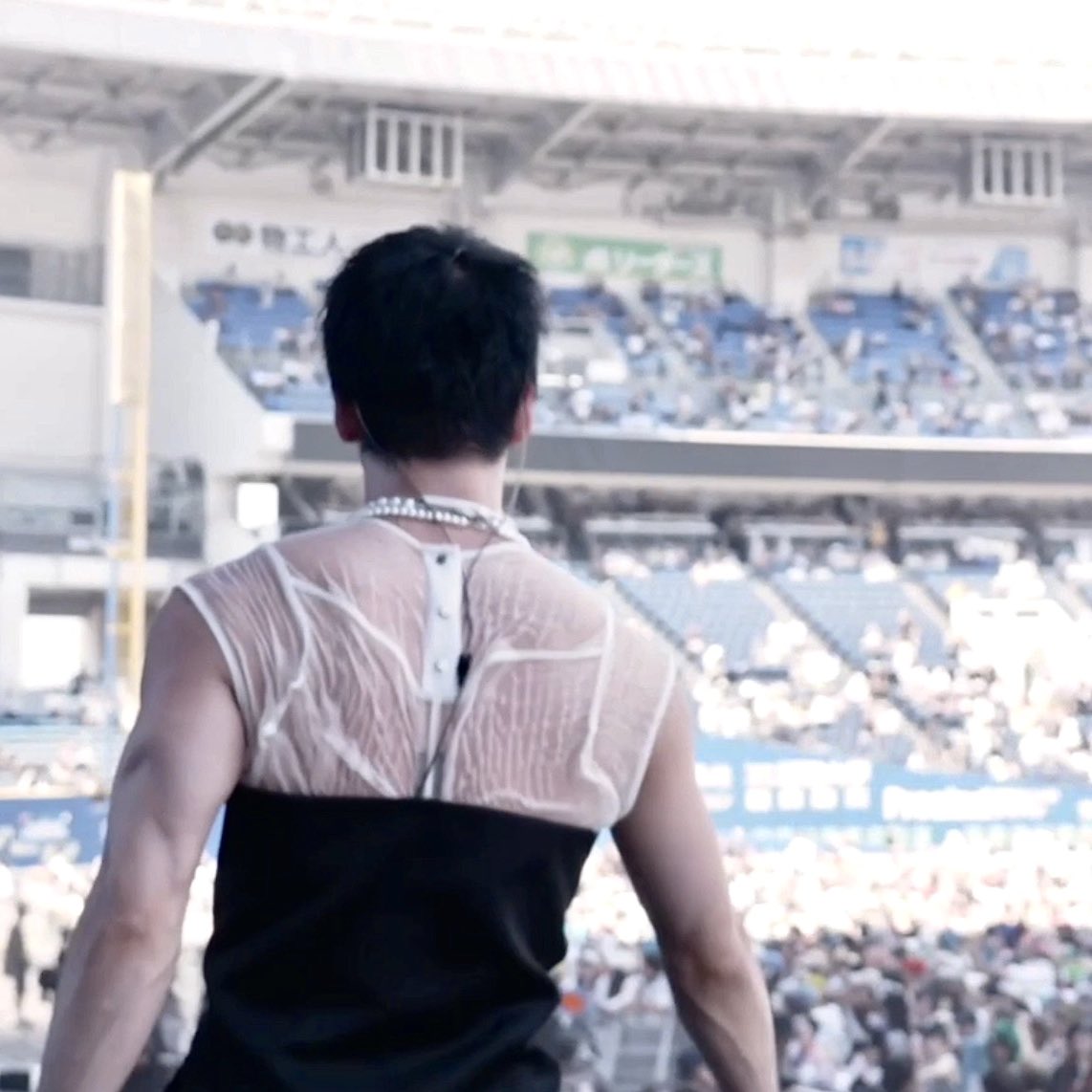 nocontextsukai's tweet photo. 男は背中で語る https://t.co/HbNGXf5Bih