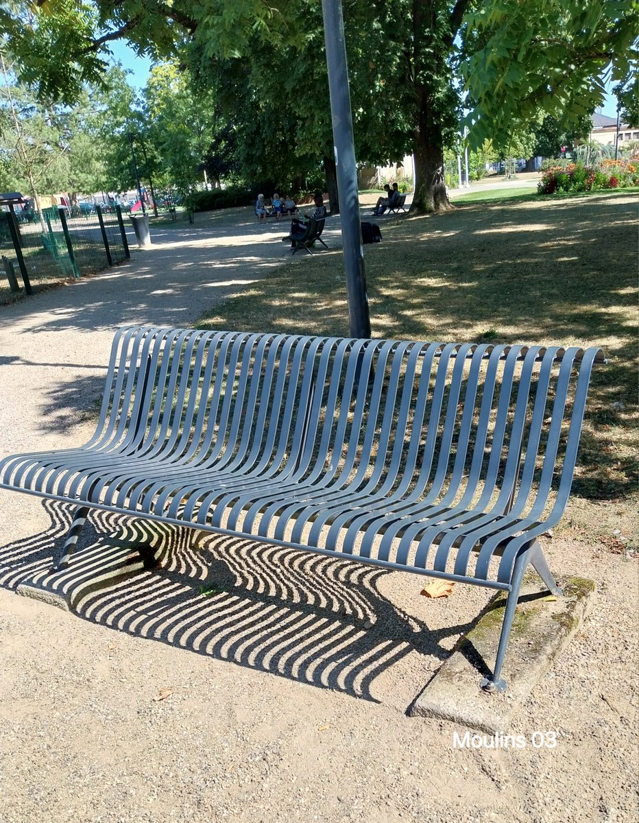 Mon #bancdominical à Moulins <a href="/Villedemoulins/">Ville de Moulins</a>      <a href="/Allierdpt/">Allier Département</a>
Bon dimanche ☀️  🌳
<a href="/JusteCentriste/">LE JUSTE CENTRISTE 🇪🇺♦️😷🇺🇦🐞🙏</a> <a href="/experienceloire/">Loire Valley</a> <a href="/Salerpipopette/">Pascale Prempain</a>
<a href="/Cadetsandrine87/">Cadet</a> <a href="/MyLoireValley/">My Loire Valley</a> <a href="/so_tourisme/">So_Tourisme 🌐🇨🇵🇪🇺</a>
<a href="/LdOptimistes/">Ligue des Optimistes 🤗💙</a> <a href="/jmlpyt/">jmlpyt photography</a> <a href="/philippepoustis/">Philippe Poustis 🇺🇦🇦🇲</a>
<a href="/ElfieNeuberger/">Elfie Neuberger</a> <a href="/Pauline_Nollet/">Pauline N 🇺🇦🎗🇮🇱</a> <a href="/PAC1515/">Tourisme Randonnée En Bourbonnais 🇫🇷🇨🇭🇮🇹🌿</a>