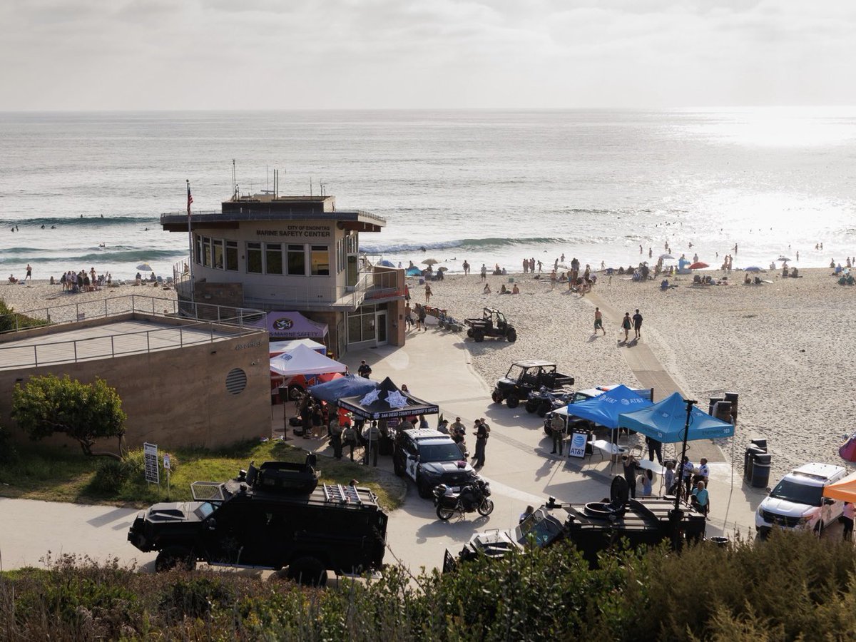 SDSheriff's tweet image. #InYourCommunity Moonlight Beach in @EncinitasGov was the place to be for one of the coolest National Night Out celebrations in #SanDiegoCounty. 🏖️ 

@SDSheriff Kelly Martinez and the North Coastal Sheriff’s Station are grateful for everyone who stopped by our beach party to
