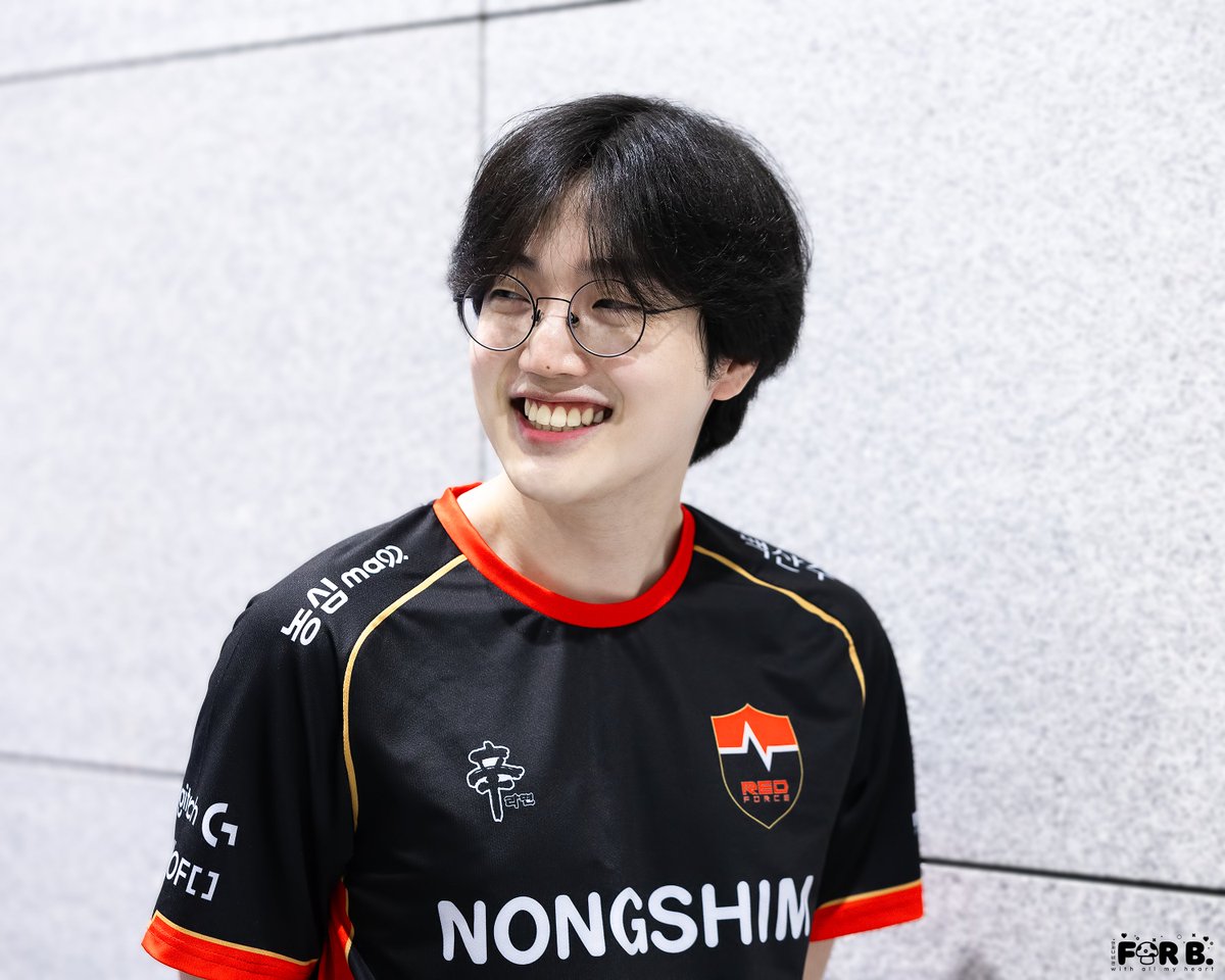 250804 LCK CL NS vs. BRO 승리 팬미팅 #Burdol #버돌 #卢泰允 #노태윤

이번 한 주 화이팅해서 전승하자🍀