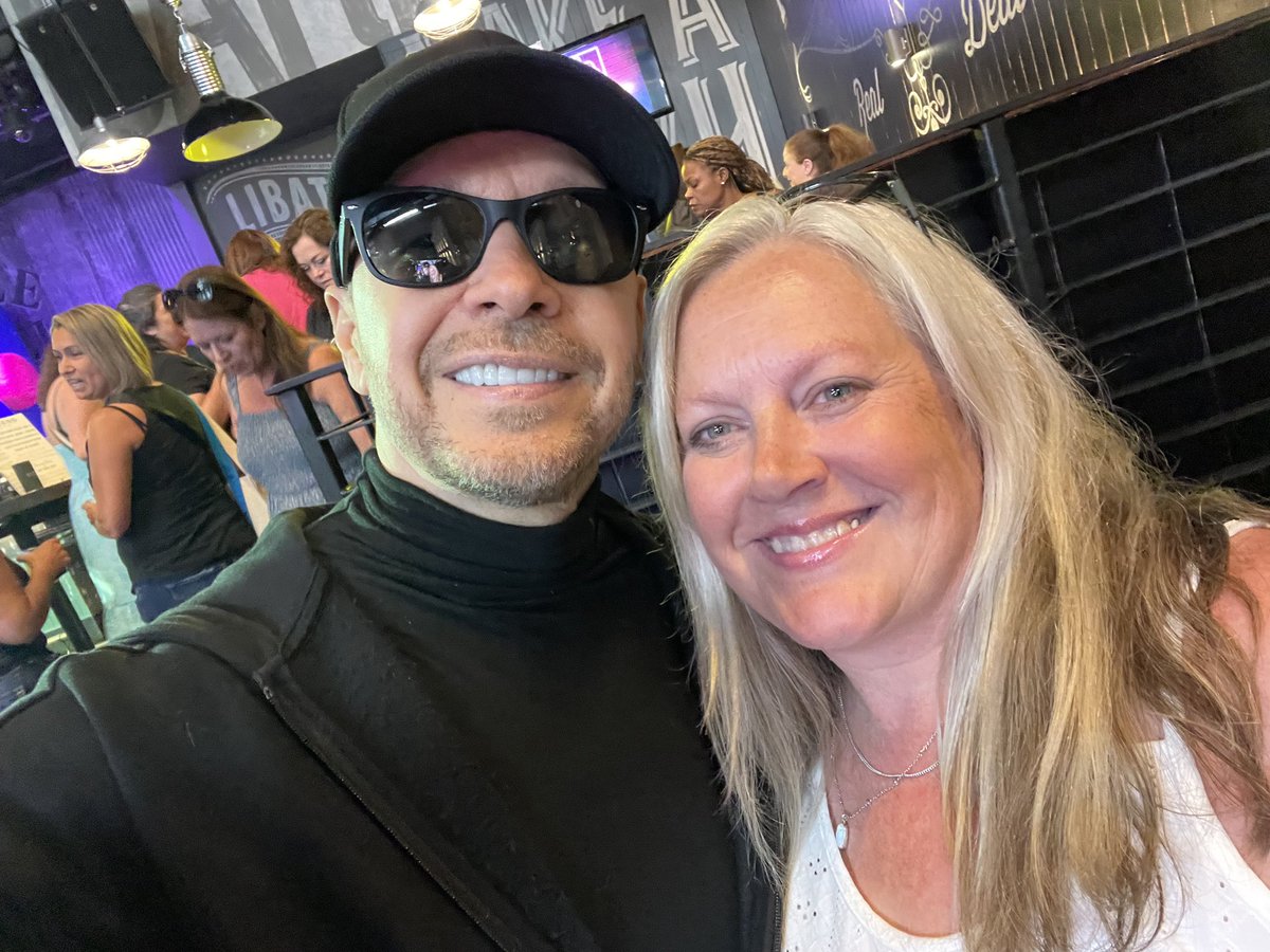 krose1216's tweet photo. Happy Birthday @DonnieWahlberg the guy who gives his all to us, have the best day. We love you! #BHlove #happybirthdaydonniewahlberg https://t.co/CBEvkvog8G