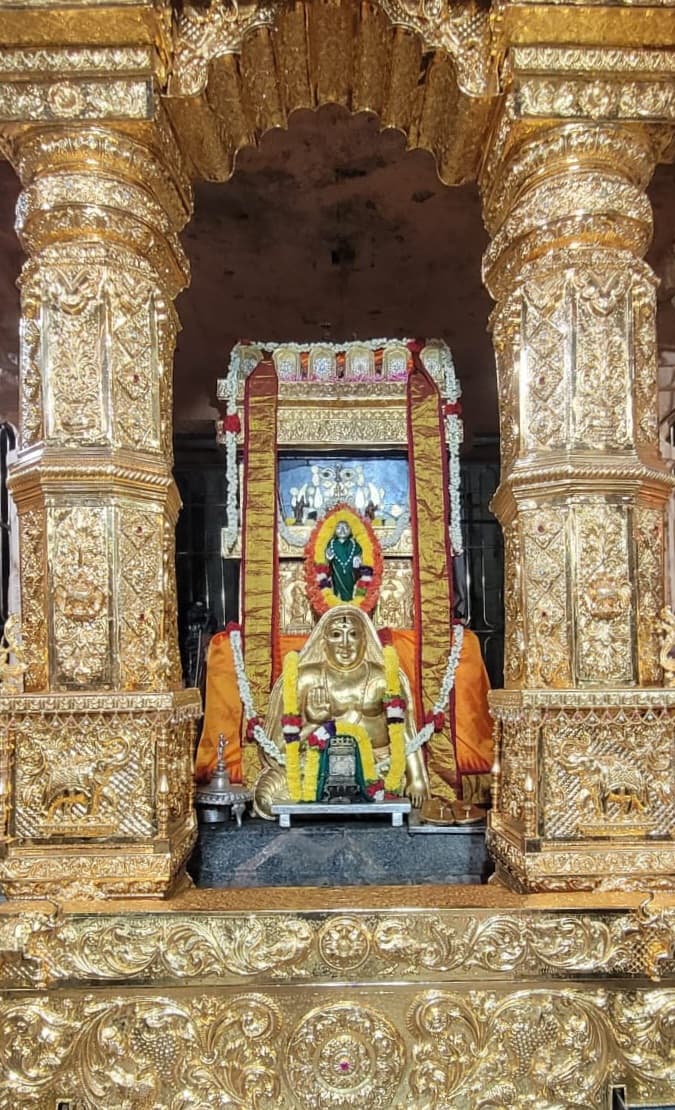 ಇಂದಿನ ರಾಯರ ಬೃಂದಾವನ ಅಲಂಕಾರ ದರ್ಶನ 🙏
ಶುಭ ರವಿವಾರ🙏
