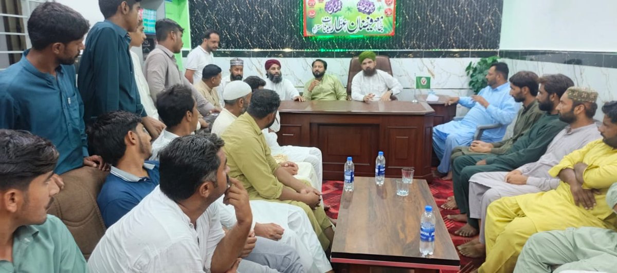 گزشتہ شب پاکستان سنی تحریک  تحصیل پسرور حلقہ ستراہ کے ذمہ داران  کے ساتھ 1500سالہ جشن میلاد مصطفٰے  صلی اللہ علیہ واٰلہ وسلم کی تیاریوں کے سلسلہ میں اہم اجلاس جامعہ فیضان۔عطار ستراہ میں منعقد ہوا