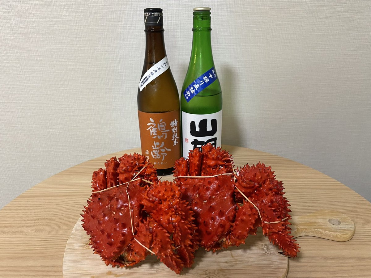 ichiro_matrix's tweet image. ・・
新潟出張で楽しみにしていたのは
海鮮、日本酒、しろごはん、、、🐷

お米がとにかく美味しくて
海のものが安くて種類が豊富

今回も好物『花咲かに』を購入
（雌を2匹）
同じ酒米「雄町」で仕込んだ
『山間』、『鶴齢』を飲み比べしながら
いただきました😋

#新潟
#日本酒
#山間
#鶴齢
#🍶…