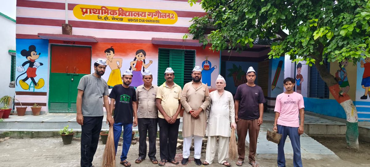 AAPMeerutMandal's tweet photo. AAP का सफाई अभियान कार्यक्रम' ‼️

योगी सरकार UP के हजारों सरकारी स्कूलों को बंद करने की साजिश रच रही है। 

आज मेरठ जनपद में महानगर अध्यक्ष अंकित गिरी जी के नेतृत्व में AAP कार्यकर्ताओं द्वारा गंगोल प्रथमिक विद्यालय में साफ सफाई के माध्यम से सफाई अभियान चलाया गया। https://t.co/S614qCO74N
