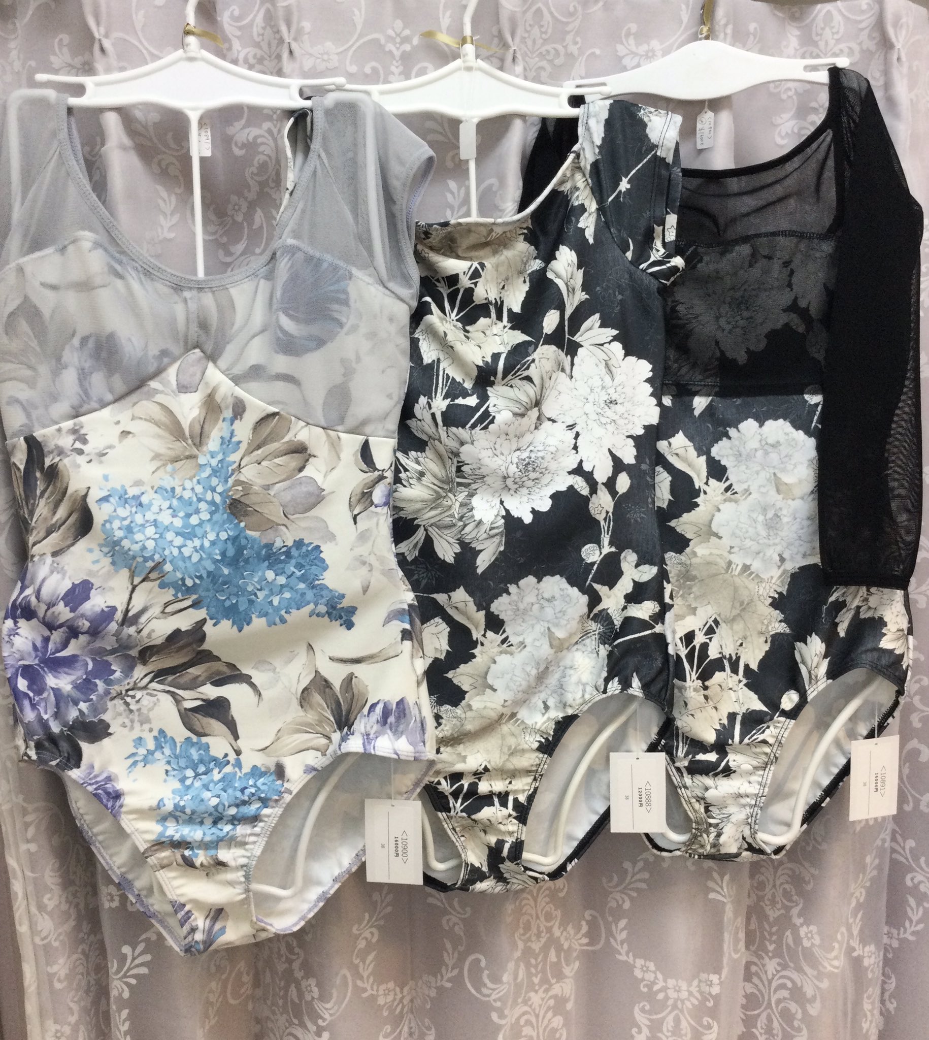 yaccoさま専用ページ　ドゥッシュドゥッスウ花柄レオトップ新品Mサイズ yaccoさま専用ページ ドゥッシュドゥッスウ花柄レオトップ新品M