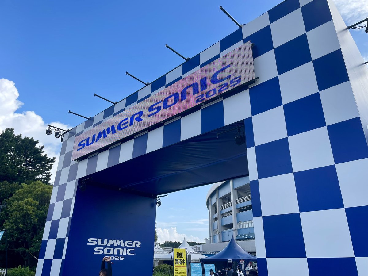 medusaeyeable's tweet photo. 開催中の #サマソニ
SUMMER SONIC 2025、東京DAY1のみですが参加してきました！
日差しと会場間移動で少し疲れたけど久しぶり(2017以来)に楽しみましたー
目当てだったHOT MILK, YUNGBLUD, BABYMETAL も楽しみ、それ以外もお気に入りになりそうなバンドがあり良い夏の体験でした！ https://t.co/FyVMgsGYJp