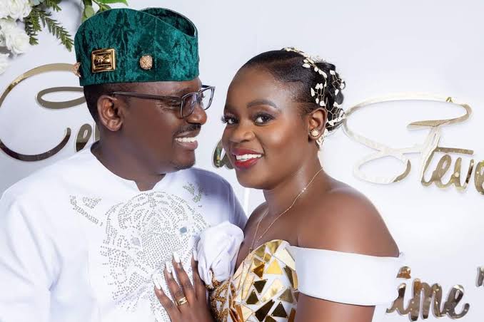 AokoOtieno_'s tweet image. Sunday Tea ndio hii 

What led to divorce btwn Steve and Akothe's sister Cebbie 

Is that Cebbie found nudes za  Sholei kwa simu ya Wakili 

So ndio asianike Deputy speaker, she was offered a job for her silence

You remember she used to love interviews hizi za Pulse bla bla but…