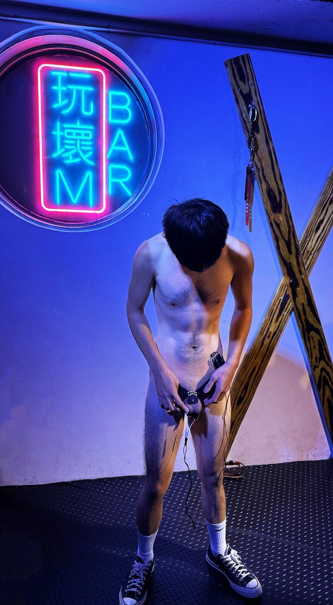感謝<a href="/facenice712/">小R主</a> 主人同意賤奴戴著平板鎖🔒去玩

兩次去 <a href="/wanhuai250201/">玩壞bar</a> 都是君子貓邀約
結果一進去就直接被扒光戴上電擊

📷 by <a href="/junzicat/">台中君子貓</a>