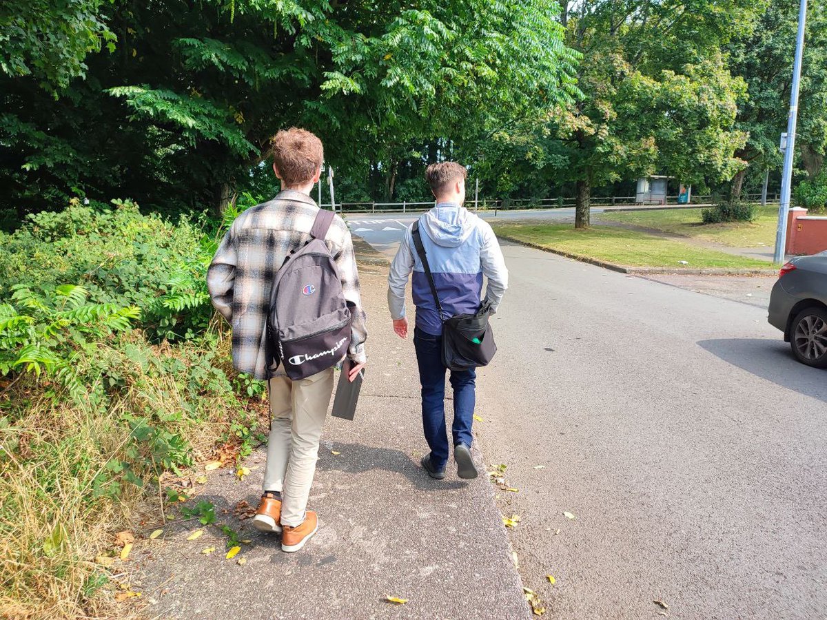 Members of the Cork Cumann were out knocking doors this weekend, collecting consent forms on behalf of locals. Many families have been asking the council for years to carry out simple maintenance fixes, yet nothing gets done.

We’ve even heard of contractors arriving, taking one
