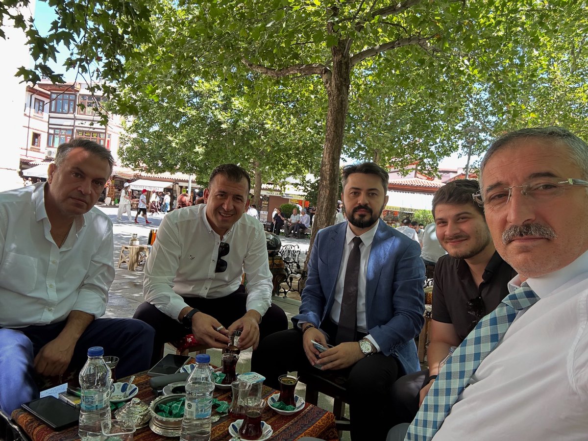 rumi bekiroglu (@rbekiroglu) on Twitter photo Konya Azizye ;
Çınaraltı sohbetleri ,
@mustafagozel @mahirsayin26 <a href="/akif_tekdere/">M. Akif TEKDERE</a> Konya Azizye ;
Çınaraltı sohbetleri ,
@mustafagozel @mahirsayin26 <a href="/akif_tekdere/">M. Akif TEKDERE</a>
