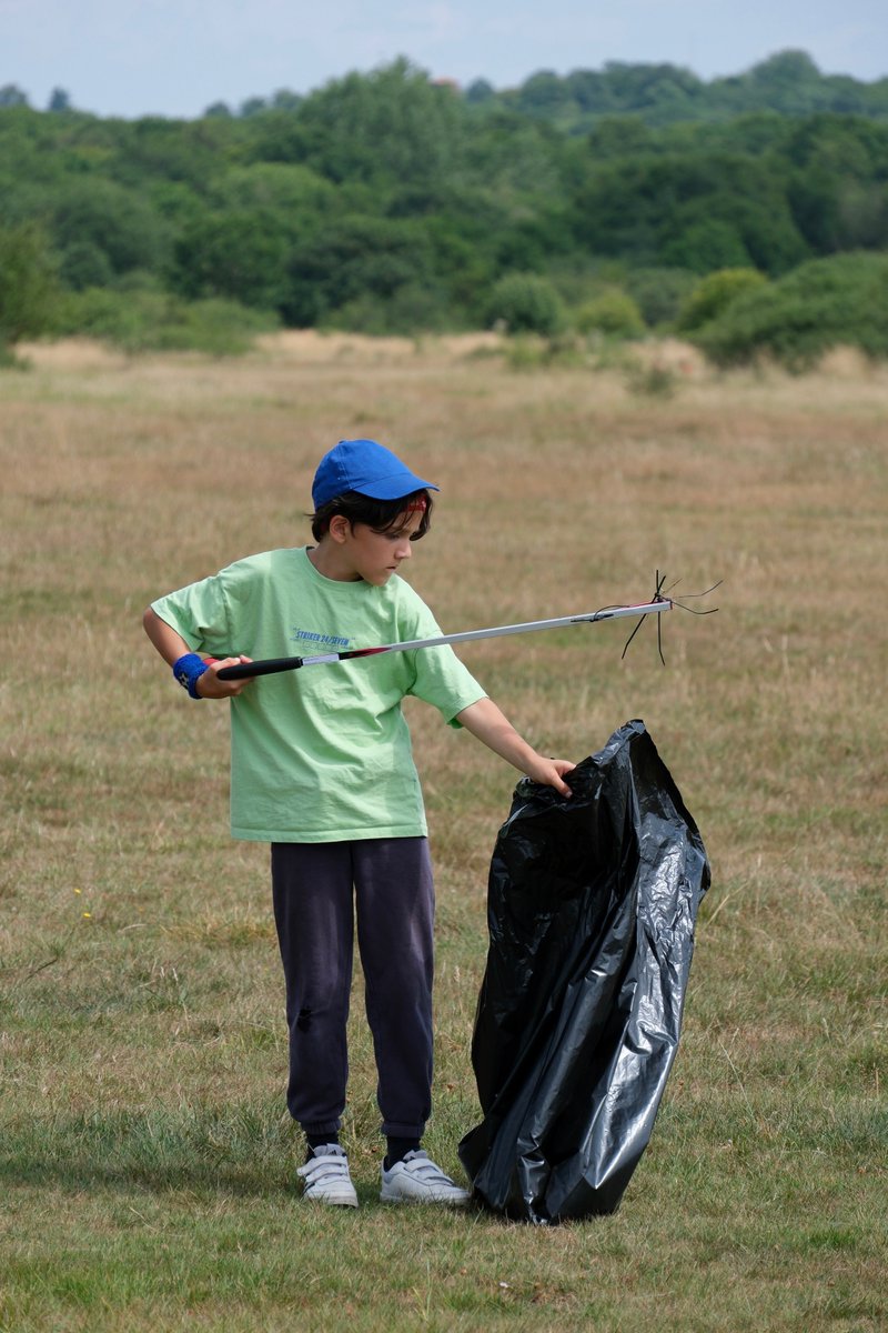 Join us for a Youth Volunteer Litter Pick on Wednesday 20 August at 11am in #Chingford. 

Help us to take care of #EppingForest &amp; learn why it's important to keep this unique &amp; historic ancient landscape free of litter. 
Free, book now:
bit.ly/3HtJ3g5

#WeLoveVolunteers