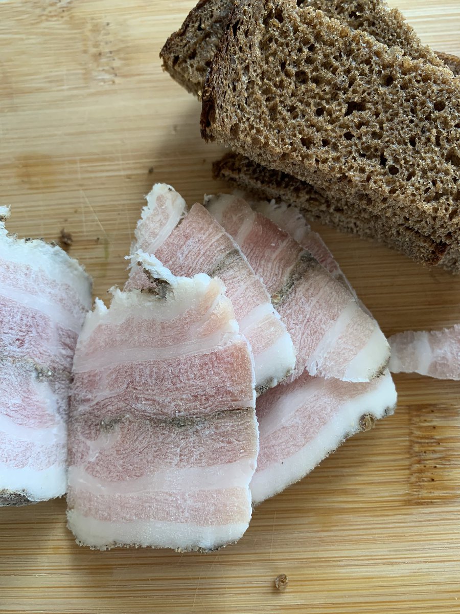 обожаю это блюдо:

строганина из свиньи