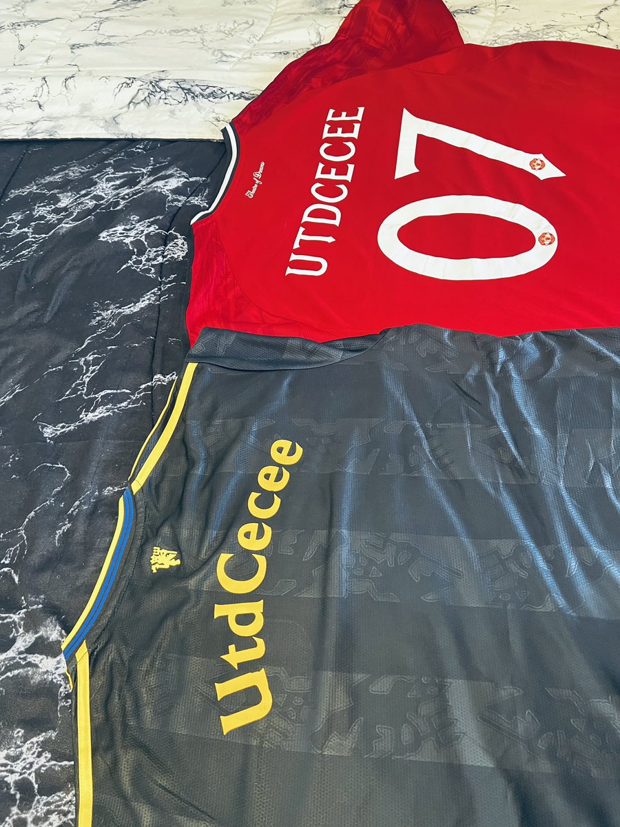 Premier League Officially starts today!!!
We go too wipe Arsenal!!!😫😭😭
Predict the scores below make we share 10k!
I’m seeing MUN 2:1 ARS 🤞🏾
#MUNARS