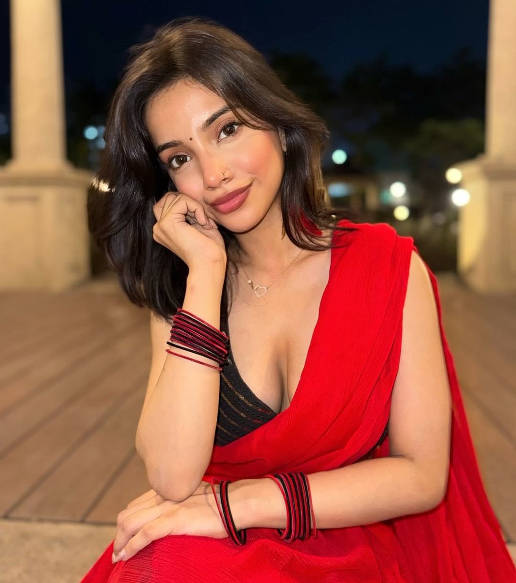 She earns ₹34 lakh a month from subscriptions. Guys call it “easy money for girls” — but it’s you, no self-control, wasting money on this nonsense. Fix yourself and their dirty business dies automatically 👍