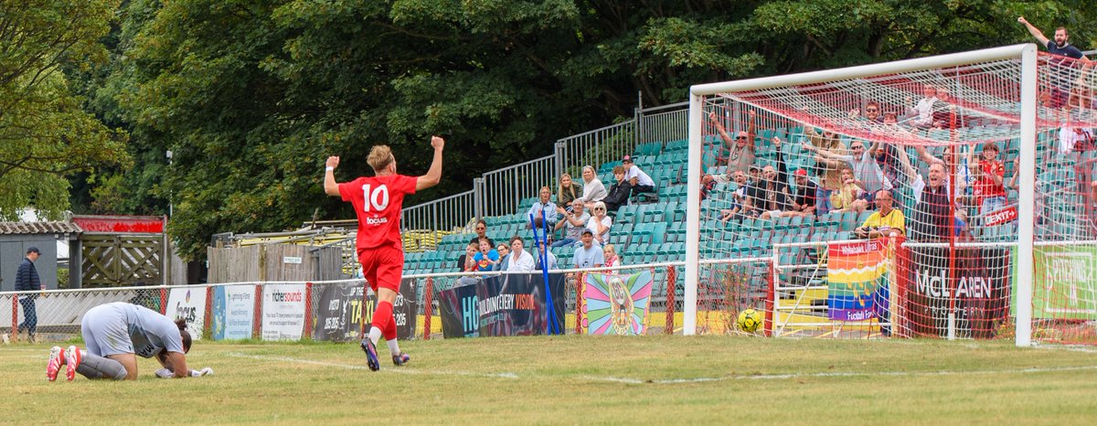 Whitehawk  3 Cray Valley PM 2

Harry Bridle's late strike wins end to end encounter

Pics
flickr.com/photos/agschof…

#COYH