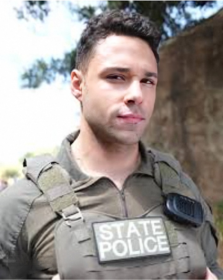 thecottage8124's tweet photo. Calling all #rafaelsilva fans.. fun question.. who do you like better #carlosreyes or #shawnwest.. I'm interested in hearing what people say 🙌🙌😊😊 https://t.co/WEsmjF4KCn