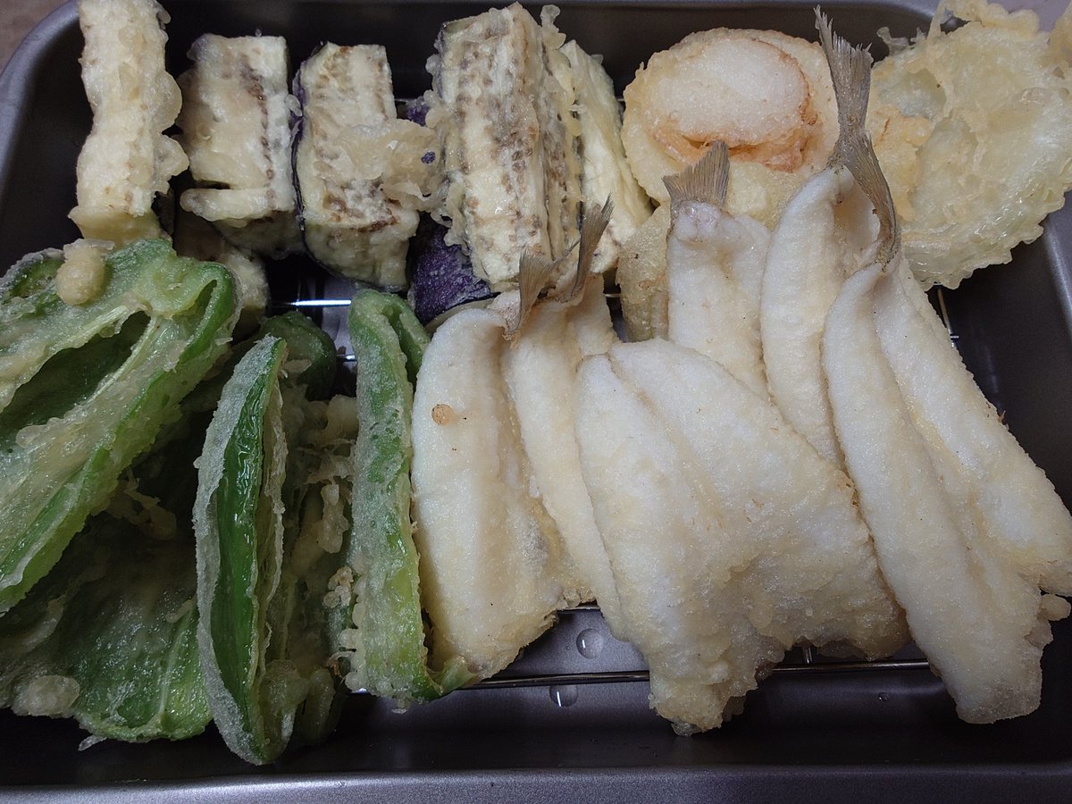 nama1109's tweet photo. 夏はやっぱりキスの天ぷらやね。
肉厚ふっくらでうまい https://t.co/5yZvOjQ8X8
