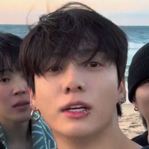 heyijk's tweet photo. 나 전정국 쌩얼 개쥬아해...👉🏻👈🏻 https://t.co/VilKTfCfJR