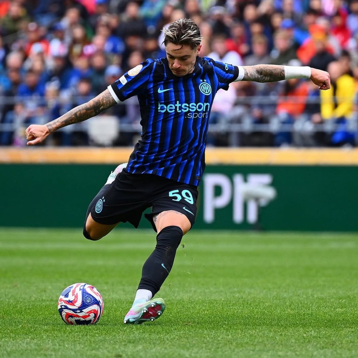 FabrizioRomano's tweet image. 🚨⚫️🔵 More on Nicola Zalewski and Atalanta exclusive story: there’s already an official bid on the table.

Atalanta have offered €16m package for the Polish left wing back. Talks advancing.

Inter &amp;amp; Atalanta, in negotiations to get it done ASAP.