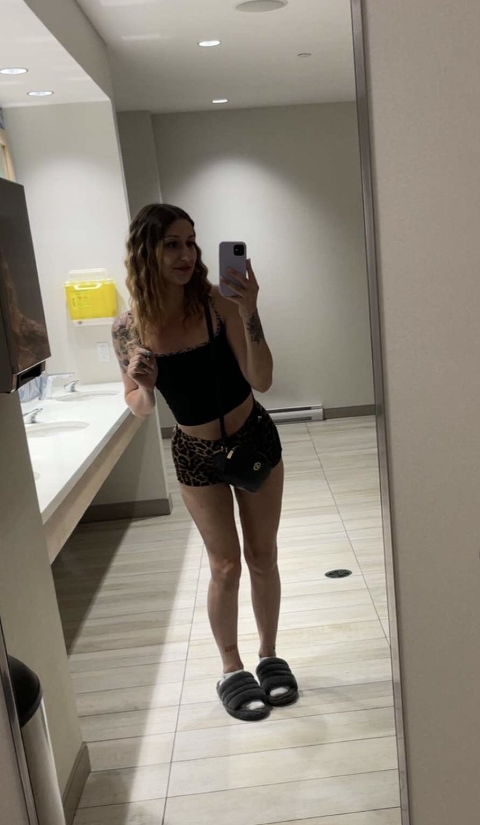 brattyx's tweet photo. I’m backkk hehe get your wallet ready <3

Findom Canada https://t.co/5t2O2Jx9Rs