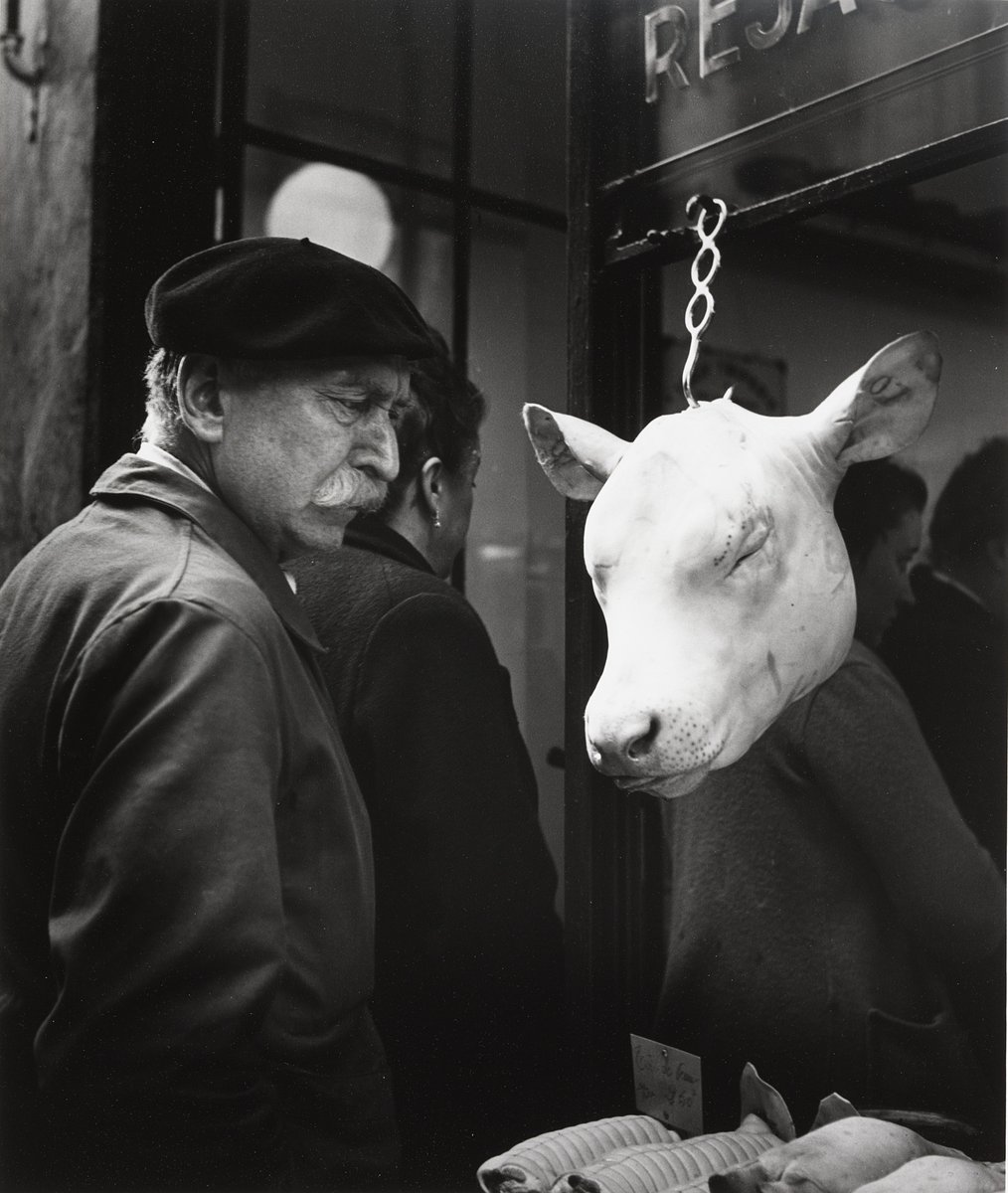 eyeonaxis's tweet photo. 'The innocent', France, 1949

Robert Doisneau https://t.co/CbWJkHGOEZ