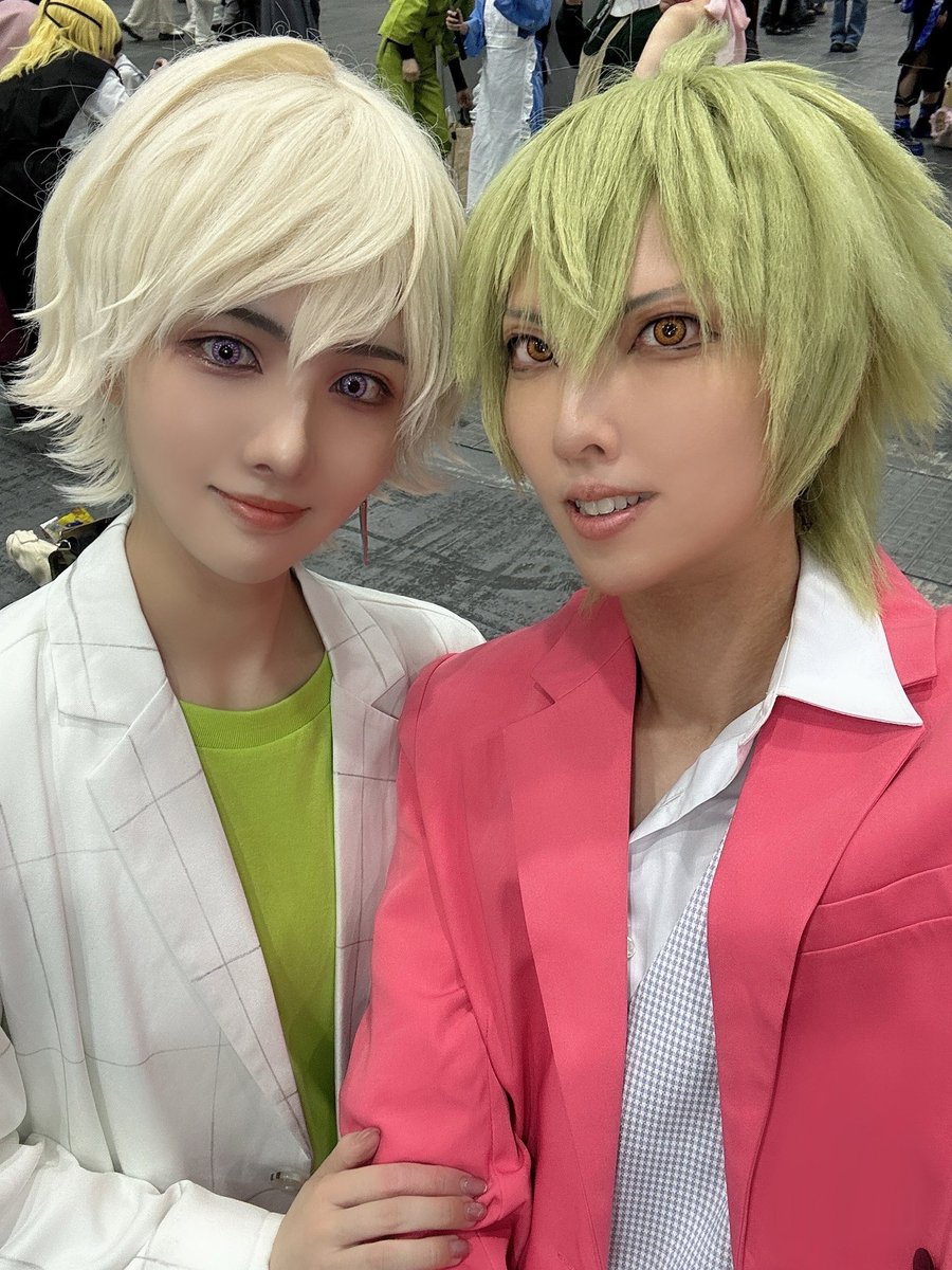 Vl__Kg17's tweet photo. Cosplay

インテ一般大和とシオンでお買い物でした🛍

暑すぎ🔥軽い熱中症ちゃうか？ってなったけど、ピンクのジャケットのおかげで色んな方に見つけていただいて感謝感謝でした🥲🩷
うたプリレイヤーたくさんでめちゃくちゃ嬉しかった～🥺🥺
お写真撮っていただいた方ありがとうございました～！ https://t.co/NqX2bBKwFT