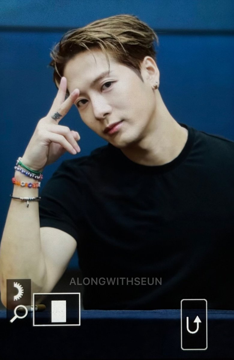 alongwithseun's tweet photo. 2025.08.17
Music Plant Fansign
-
#잭슨 #JacksonWang https://t.co/mUStX0Mzpc