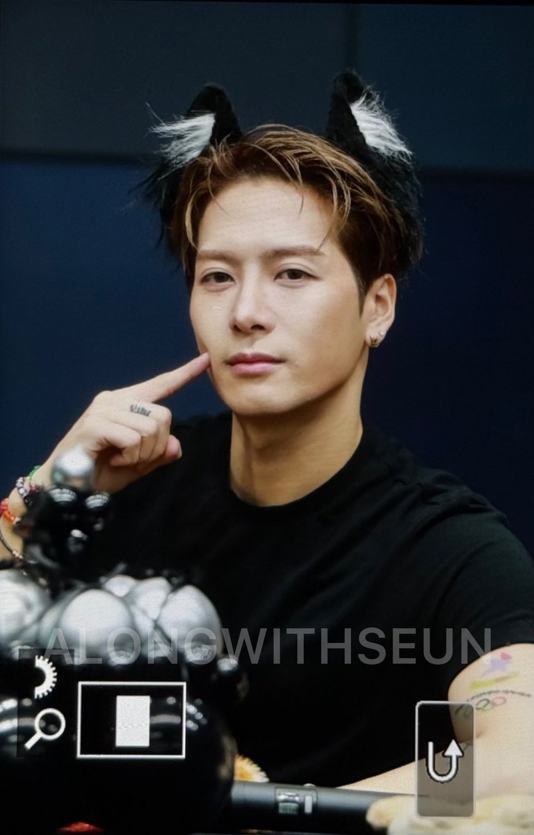 alongwithseun's tweet photo. 2025.08.17
Music Plant Fansign
-
#잭슨 #JacksonWang https://t.co/mUStX0Mzpc