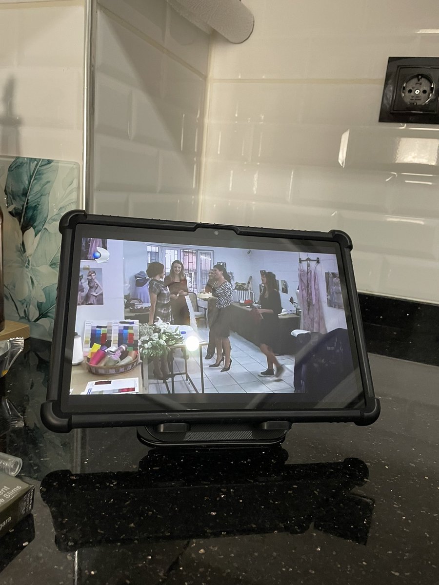 Tam Ayşe’nin yaz tatilinin bittiği gün Sedef’in doğum günüymüş. Yani başak burcu, tipik başak sinsiliği ve takıntı hali 🥲