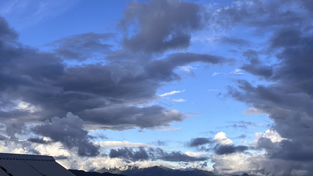 018Finn's tweet photo. -the way clouds paint the sky 🤍 https://t.co/nDvjxioQ7g