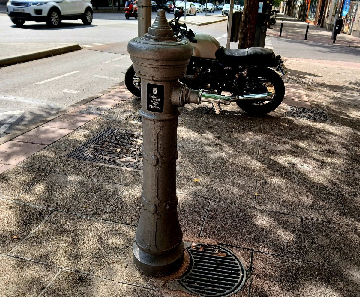 Refugio climático en Madrid.
Dedicado a <a href="/Belategui/">Oskar Belategui</a> Él sabe por qué