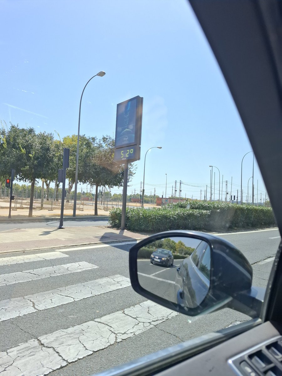 52 grados en Sevilla, quien dijo calor?

Ya queda menos.
