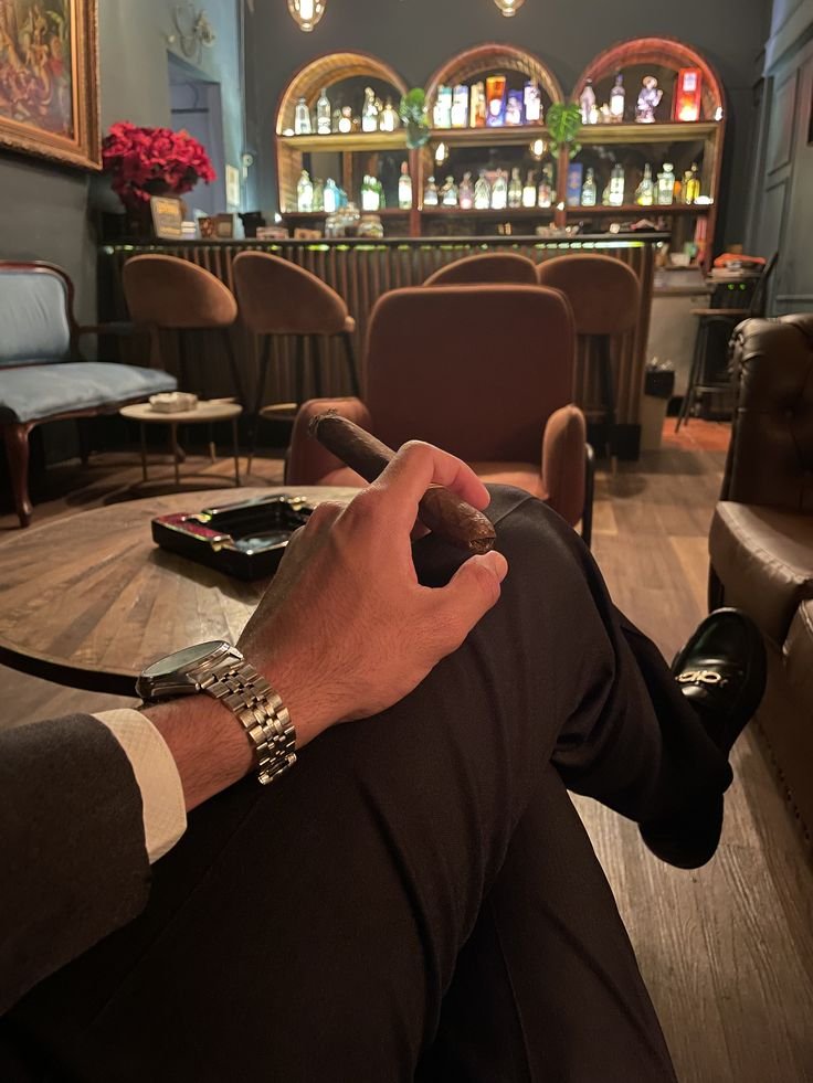 fastadopter's tweet photo. Suit and cigar https://t.co/Vh2D3OFZ5t