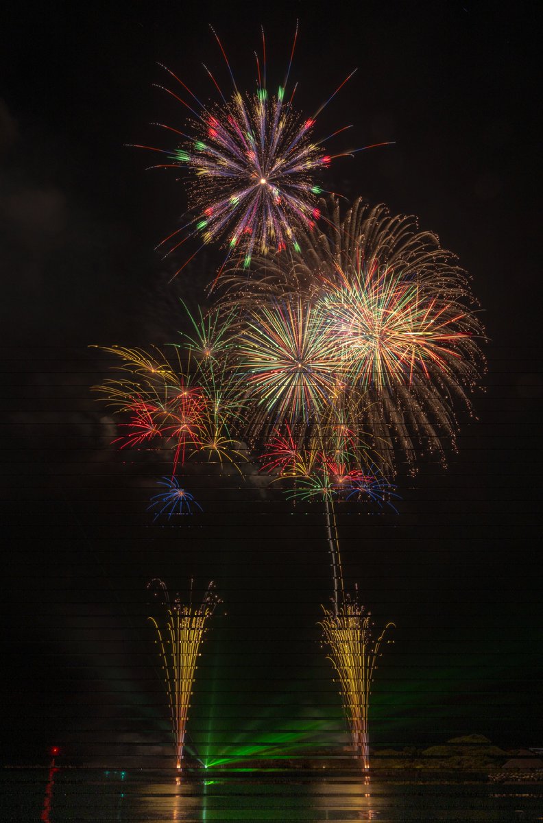 8/16 奈半利町港まつり

3、4年ずっと奈半利の花火毎回雨やったけど今年は大丈夫だった📸

#花火 #花火大会
#写真撮ってる人と繋がりたい 
#写真が好きな人と繋がりたい