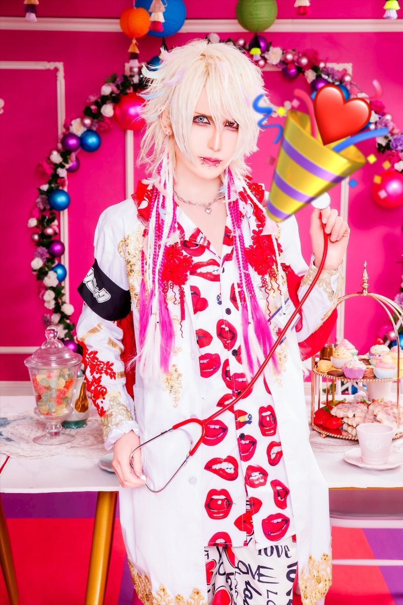 本日はvo.Kevinの誕生日です🎂👨‍⚕️
おめでとう💉❤️

持病:面白い、いけめん、優しい、頭いい、利他的、平和主義、一日一善、老人・病人・小児に優しい、笑顔が素敵
（めっちゃ嘘ですすみません）

コメント:いつもありがとうちゅっちゅっ今後とも水クリの診療をよろしく💉🧑‍⚕️寂しいから来年は生誕やる🏥🧑‍⚕️