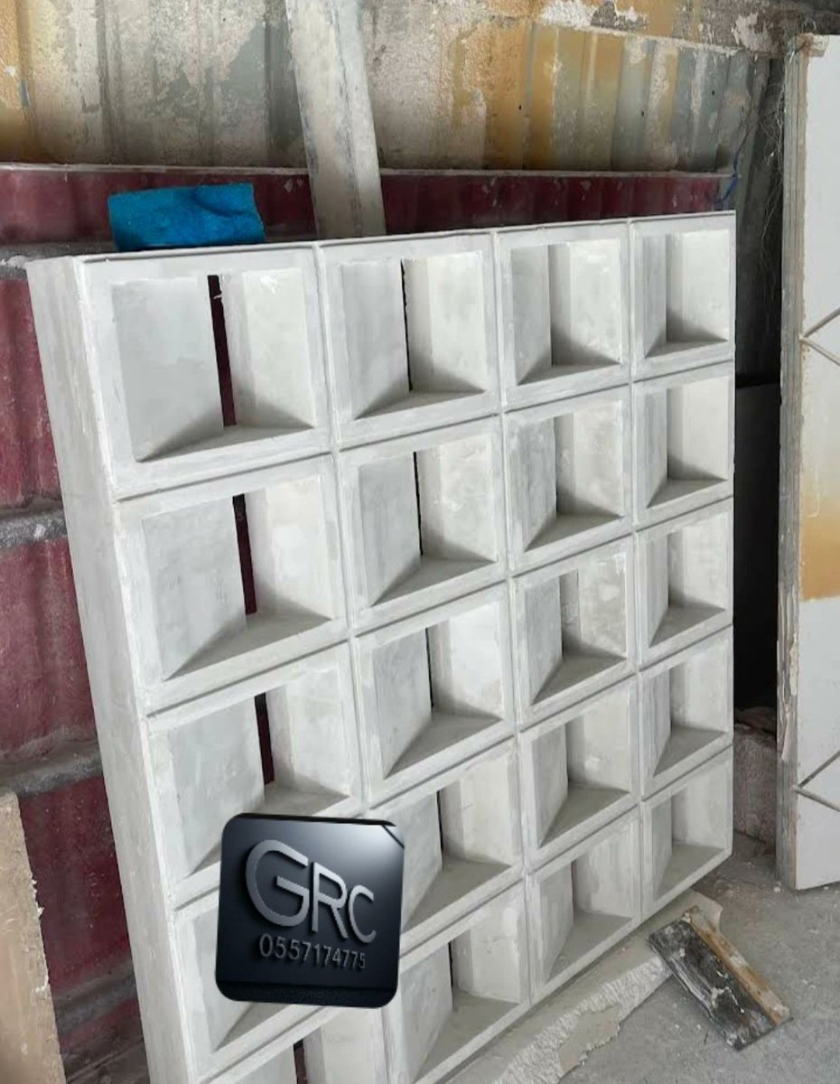 #عوده_المعلمين_والمعلمات
تتكون مادة الجي آر سي من🏛
الأسمنت, الرمل, ألياف الزجاج المقاومة للتآكل, مواد كيميائية إضافية لتعزيز الخصائص (مثل مقاومة الماء والصلابة). 
استخدامات الجي آر سي
تُستخدم في تكسية واجهات المباني السكنية والتجارية لإضفاء مظهر جمالي مميز✨️