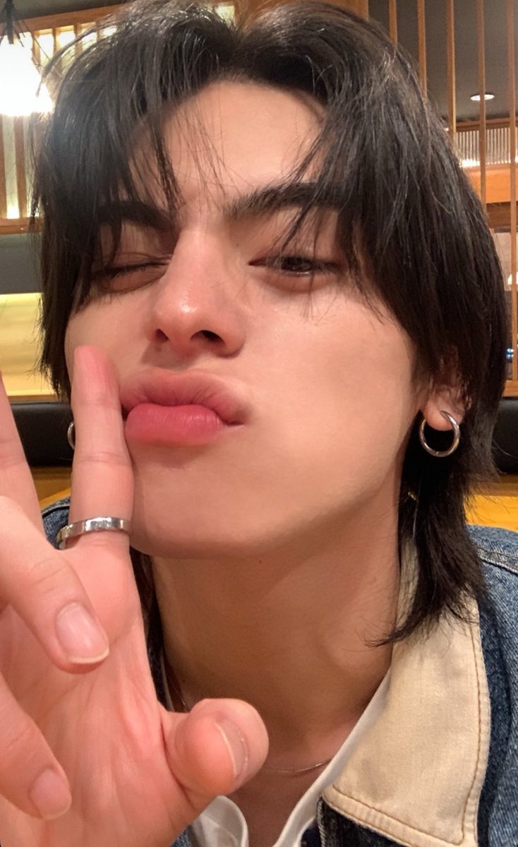 Biru Kazemura. tweet media