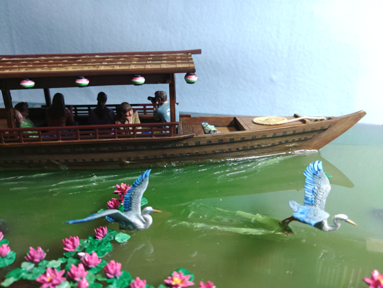 K3M1dqYlQP0tJkf's tweet photo. ケンメリの方に夢中で途中経過を撮影し忘れました。
フィギュアを塗ってベースに固定しました。
気に入らない所は多々ありますが、今回はここまでで終了。08/21(木)-08/24(日)の浜松ジオラマグランプリに参加してます~。
#浜松ジオラマグランプリ2025
#屋形船
#DOYUSHA
#童友社 https://t.co/AL4vzp96I4