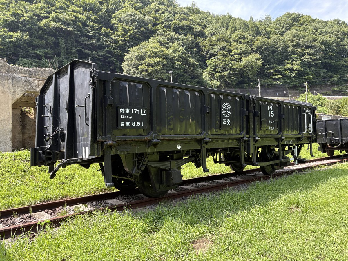ホッパーの元には電車がいっぱい