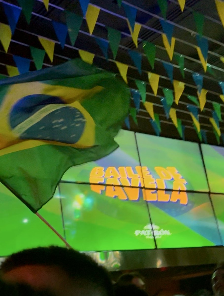 nicolebase_'s tweet photo. about last night 🇧🇷 https://t.co/BFsC3wdrnc