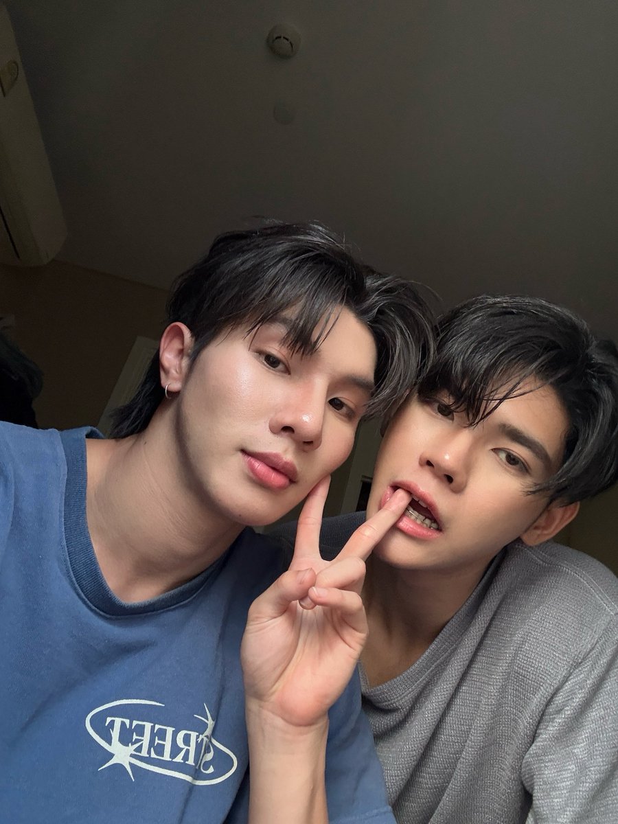 LongshiLee7's tweet photo. มาเคี้ยวนิ้วทำไม! https://t.co/EN6XHCvwgV