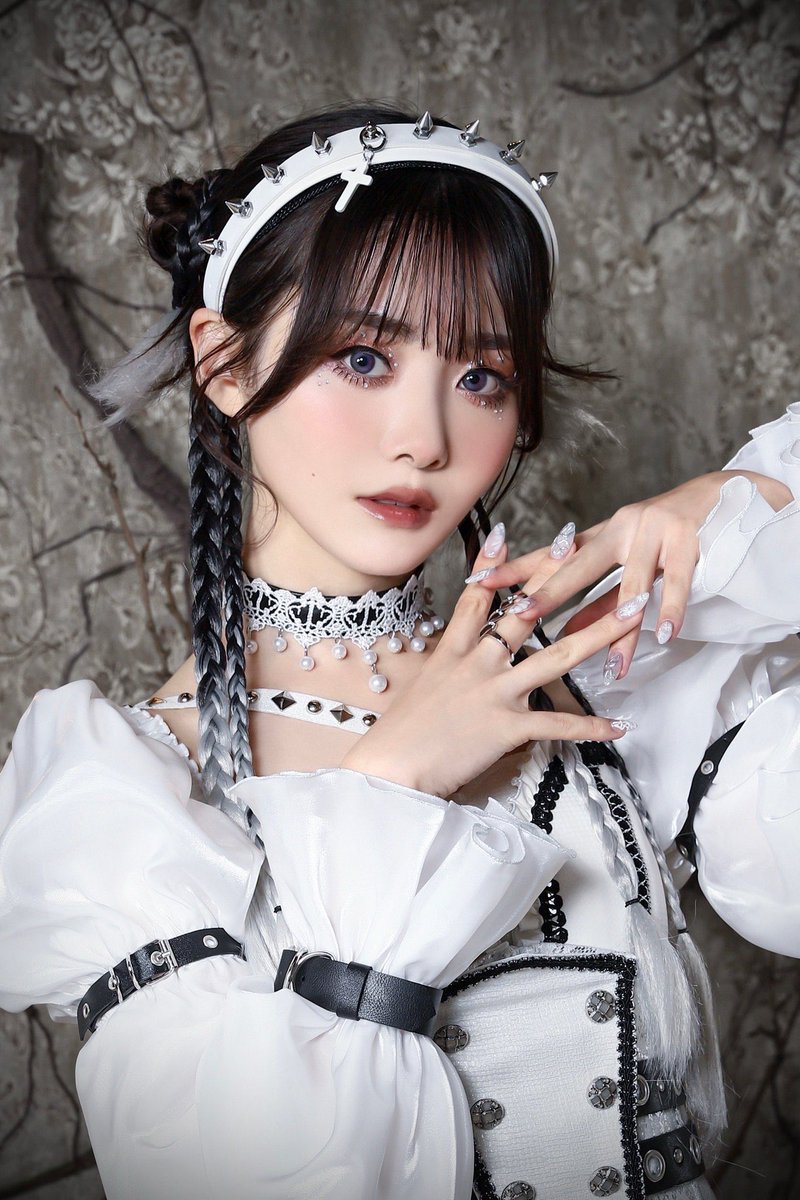 鶴見萌直筆サイン 虹のコンキスタドール 2年4組 にじいろ学級文集 Gyi7B7aaIAAoKOq.jpg